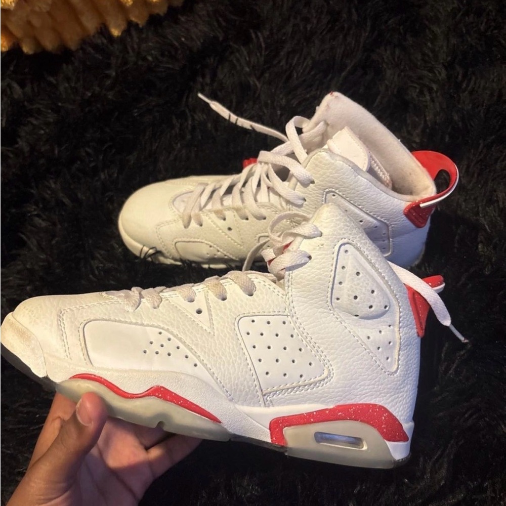 Jordan White and Red Sneakers Air Jordan 6 Design